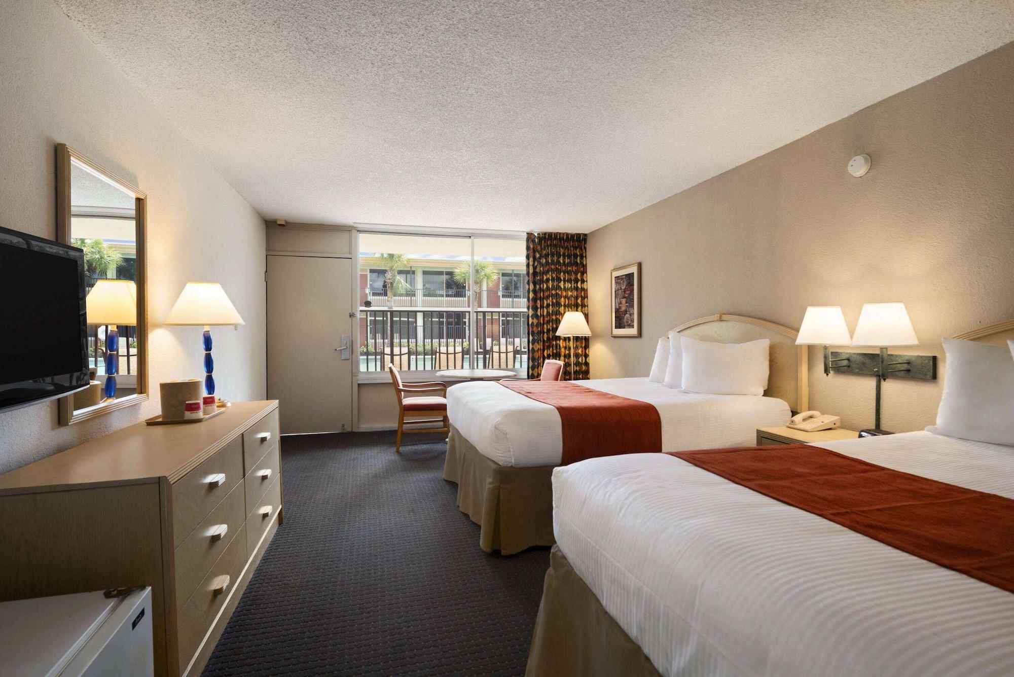 Отель Ramada By Wyndham Kissimmee Gateway - Free Theme Park Shuttle Four Corners Экстерьер фото