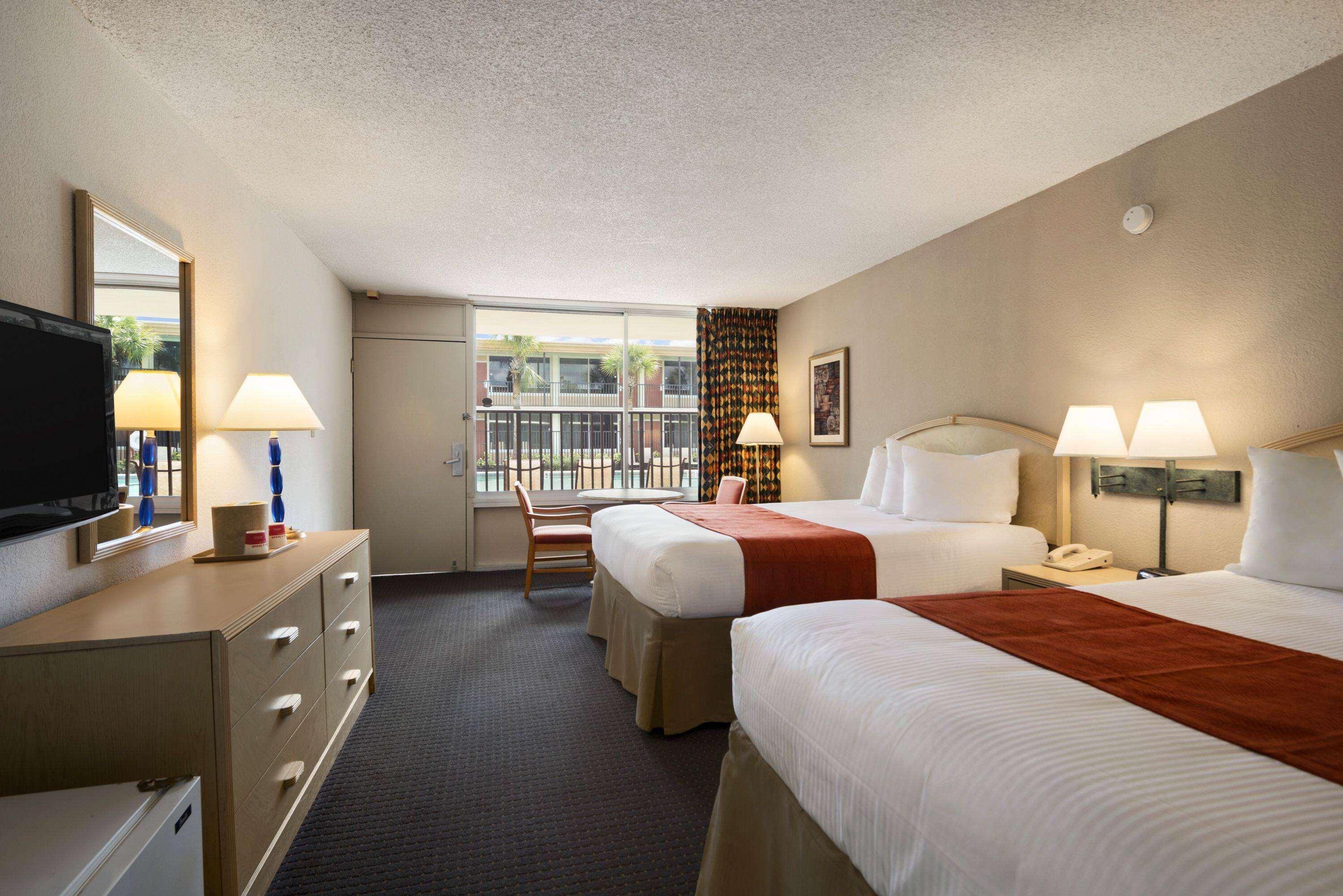 Отель Ramada By Wyndham Kissimmee Gateway - Free Theme Park Shuttle Four Corners Экстерьер фото