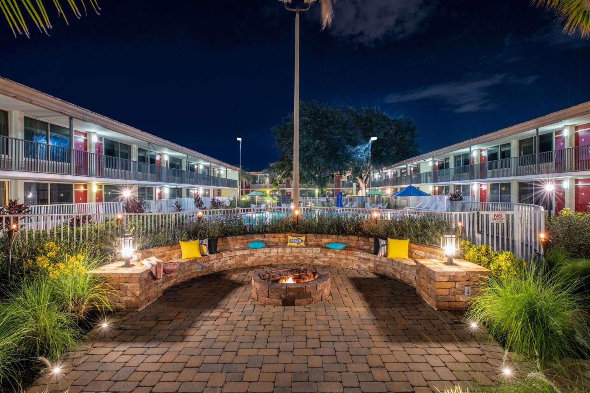 Отель Ramada By Wyndham Kissimmee Gateway - Free Theme Park Shuttle Four Corners Экстерьер фото
