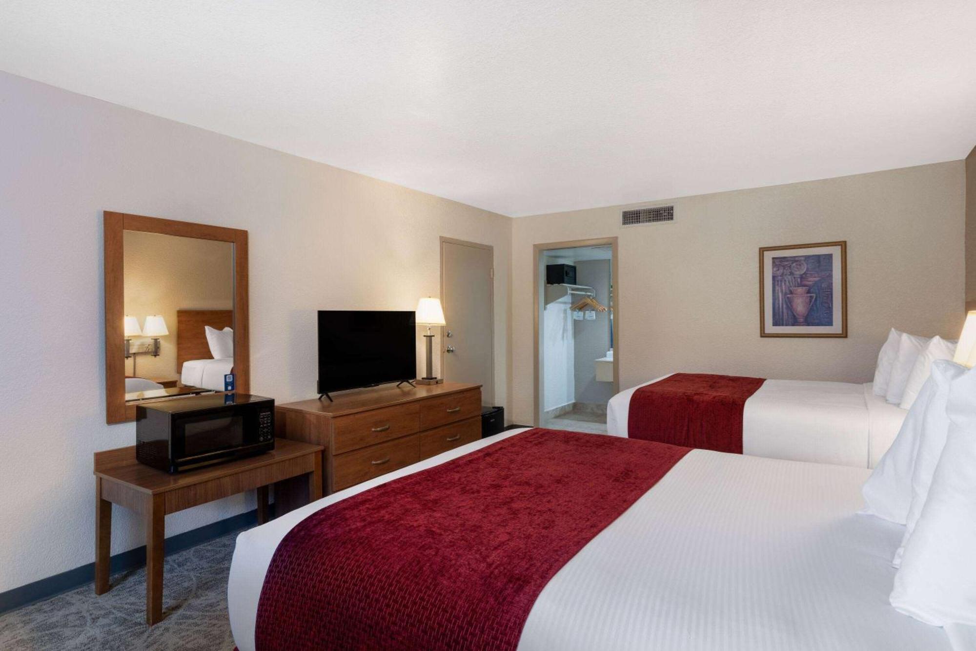 Отель Ramada By Wyndham Kissimmee Gateway - Free Theme Park Shuttle Four Corners Экстерьер фото