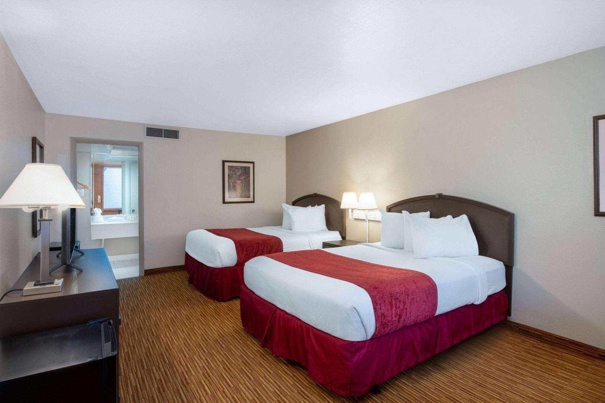Отель Ramada By Wyndham Kissimmee Gateway - Free Theme Park Shuttle Four Corners Экстерьер фото