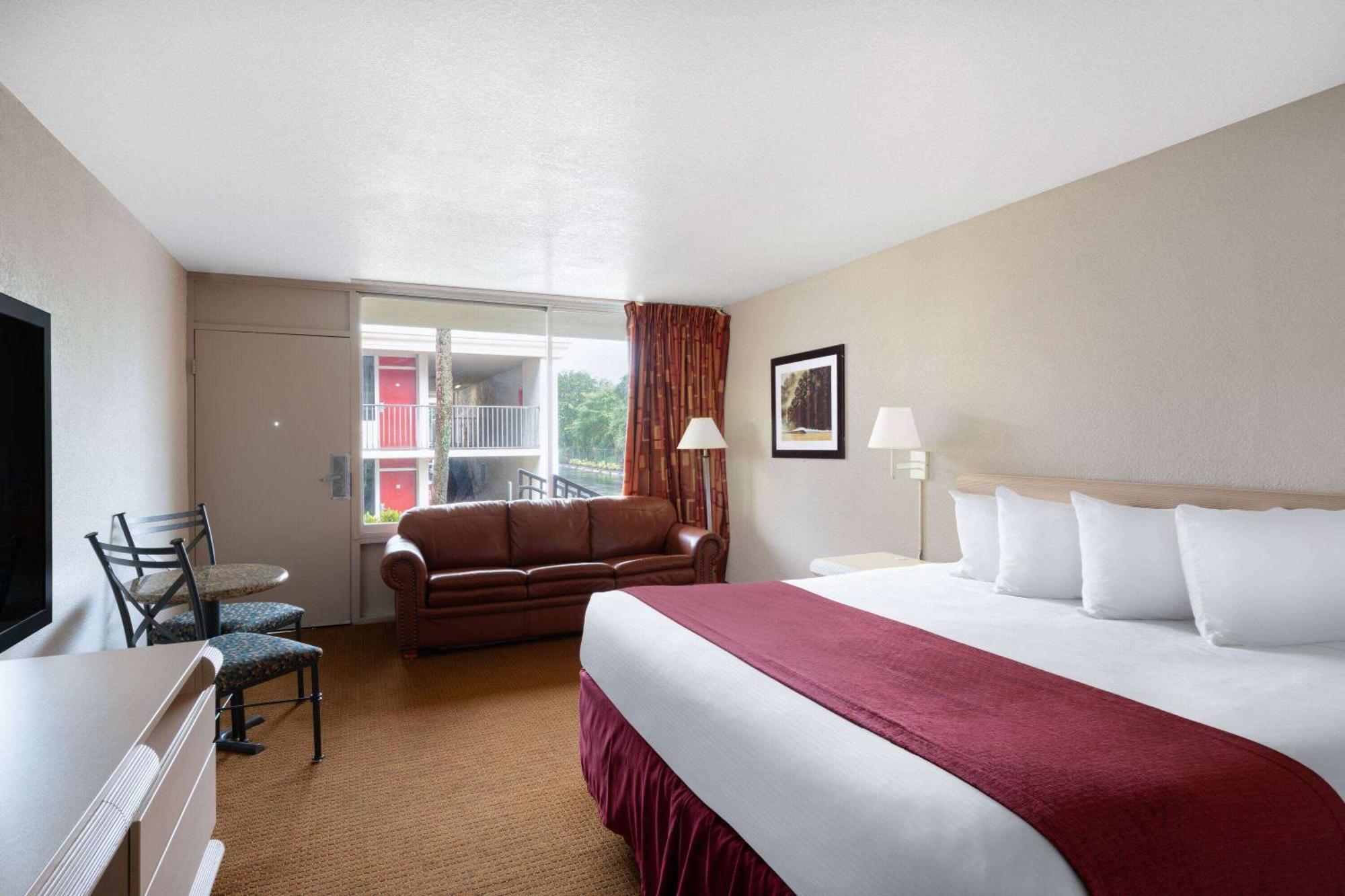 Отель Ramada By Wyndham Kissimmee Gateway - Free Theme Park Shuttle Four Corners Экстерьер фото