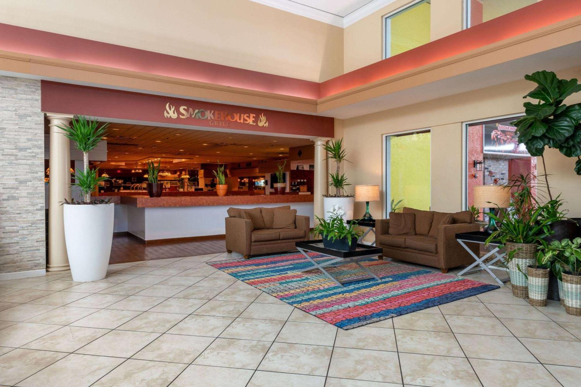 Отель Ramada By Wyndham Kissimmee Gateway - Free Theme Park Shuttle Four Corners Экстерьер фото