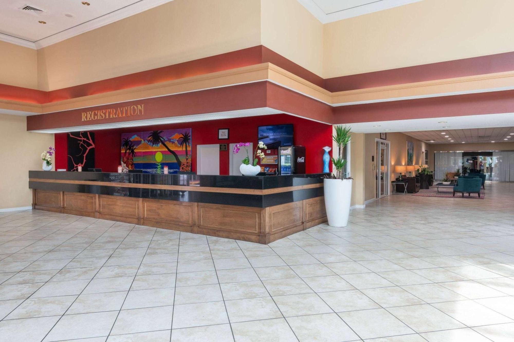 Отель Ramada By Wyndham Kissimmee Gateway - Free Theme Park Shuttle Four Corners Экстерьер фото