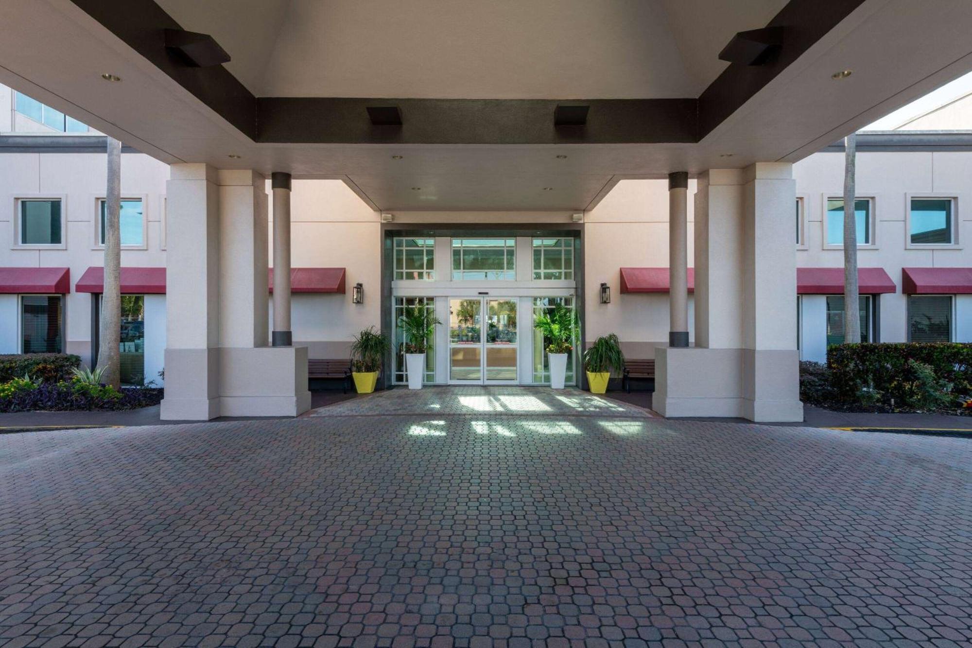Отель Ramada By Wyndham Kissimmee Gateway - Free Theme Park Shuttle Four Corners Экстерьер фото